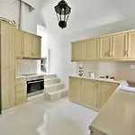 Alia Mansion By K&k Villa *